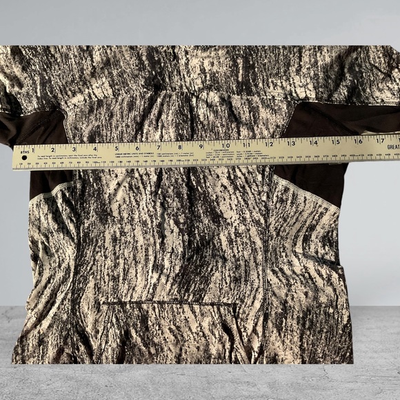 * * 🍋 Lululemon RunBeam Lightweight Pullover - Picture 6 of 8